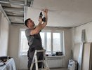 Глянцевый натяжной потолок — привет из прошлого: 5 альтернатив, которые выбирают в 2026 году — не собирают пыль и выглядят дороже