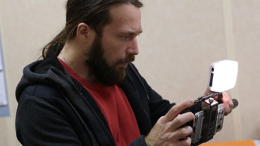 Главная картинка новости: Кировчанин снял музыкальный клип на смартфон и стал лучшим на международных фестивалях