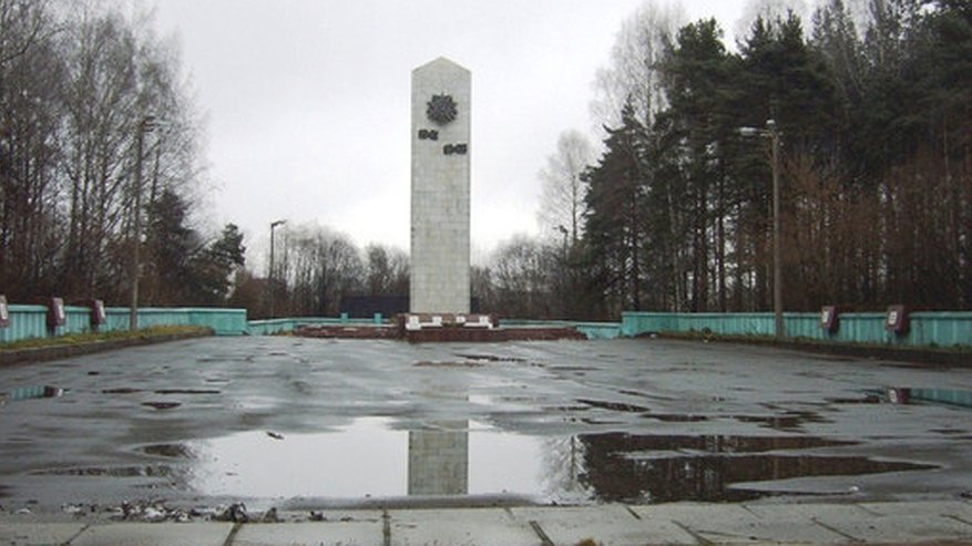 Главная картинка новости: Кировчанам запретили посещать городские кладбища