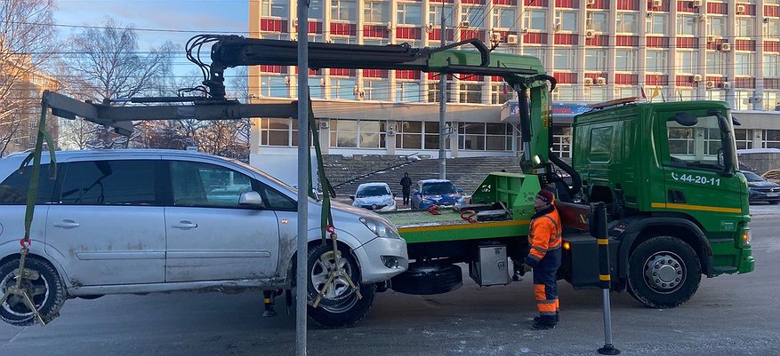 В Кирове за год забрали на спецстоянку почти 2000 автомобилей