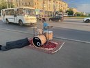 Кировчанин устроил концерт на барабанах в центре города