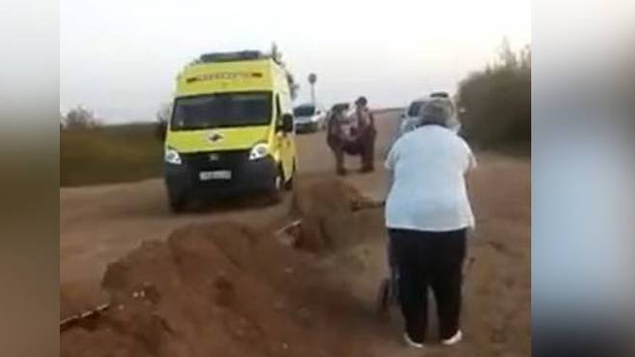 Главная картинка новости: В Каринторфе скорая не смогла забрать пациентку из-за отсутствия моста