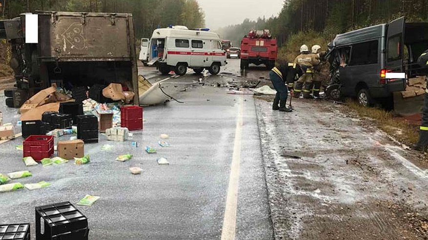 Главная картинка новости: В Кировской области в страшной аварии погибли три человека, в том числе ребёнок