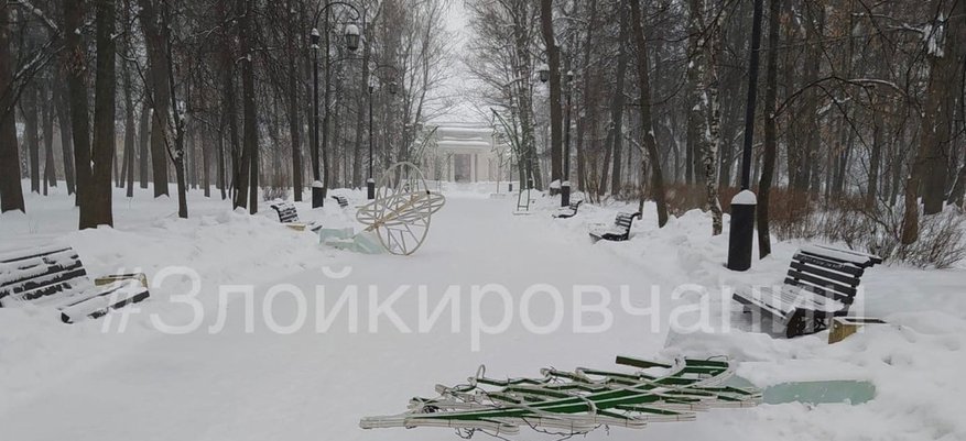 Тумбы городов героев в александровском саду