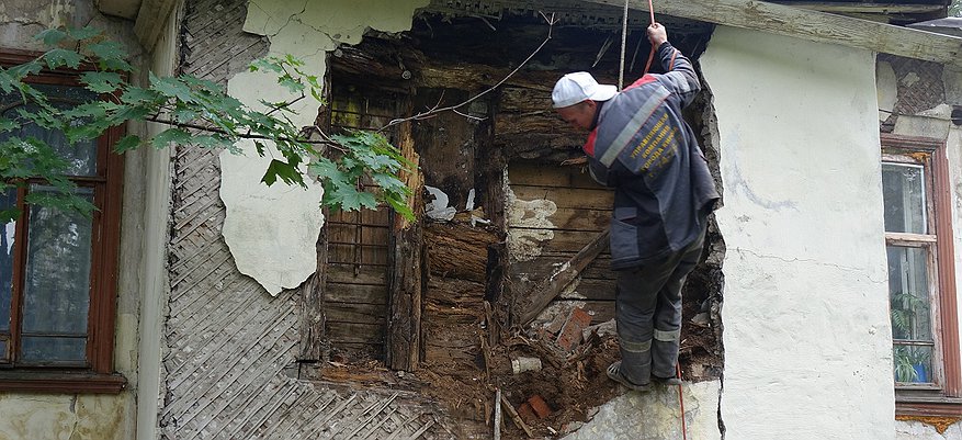 В Кирове в историческом доме на Пятницкой рухнула стена