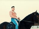 Павел Валенчук подготовил для женщин нестандартное поздравление