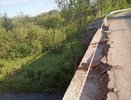 На мосту через реку Сандаловка установят бетонные блоки для пешеходов