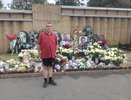 Организатор вечеров памяти в Кирове возложил цветы на могилу Юрия Шатунова