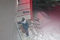 В Кирове полиция разыскивает мужчину, совершившего кражу с банковской карты