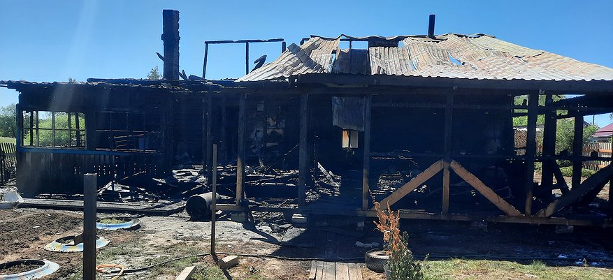 В Кировской области сгорели два дома: многодетные семьи остались без жилья