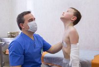 Травматолог-ортопед, проводя диспансеризацию населения, выявил у 5-летнего ребенка из Малмыжского района патологию