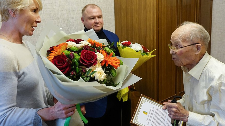 Главная картинка новости: Глава города поздравила с 95-летием ветерана Великой Отечественной войны