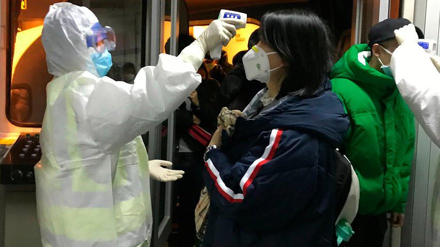 Главная картинка новости: Роспотребнадзор рассказал, как не заразиться коронавирусом, убившим более 40 человек