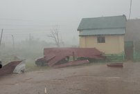 Фоторепортаж из соцсетей: последствия крупного града и шквалистого ветра в Кировской области
