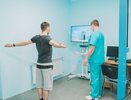 Пациенты после инсульта проходят реабилитацию в новом зале Центра кардиологии и неврологии