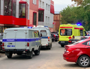 Дежурят «скорые»: к офисному зданию в центре Кирова съехались все экстренные службы