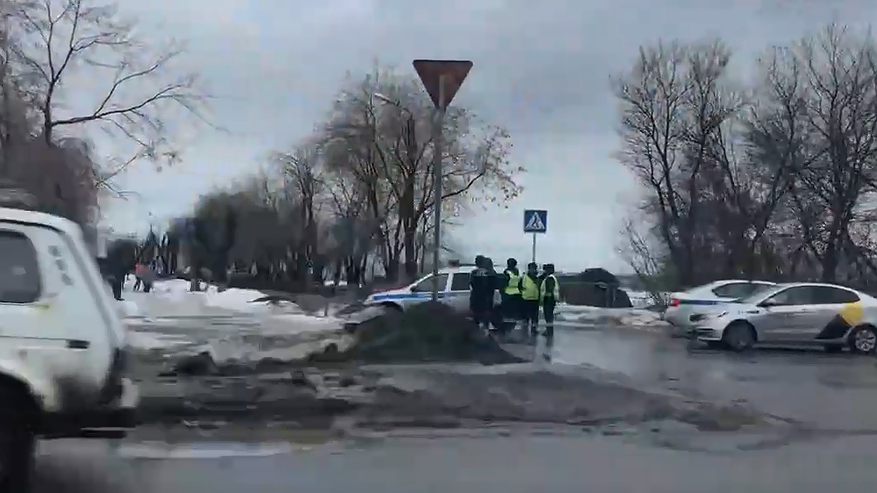 Главная картинка новости: В Кирове полицейские провели плановые учения при возможном карантине