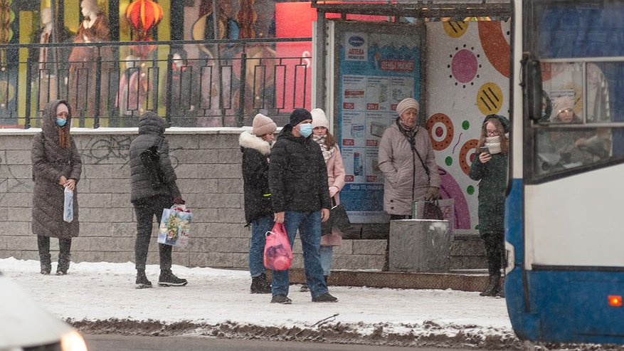 Главная картинка новости: В Кировской области продлили ковидные ограничения до марта