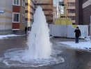 В центре Кирова из земли бьет гейзер: центральные улицы города затопило в -20