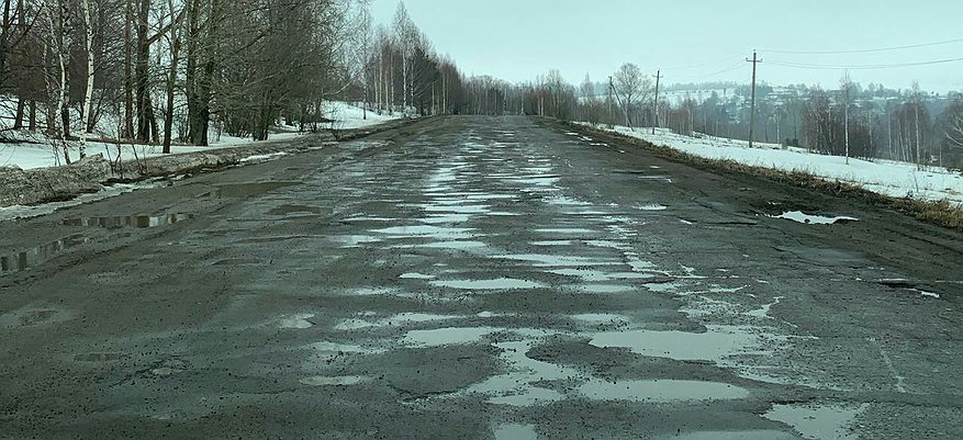 «По несколько раз пробивают колёса»: когда в Кирове отремонтируют дороги