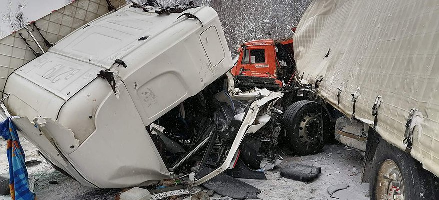 В Верхошижемском районе столкнулись три грузовых автомобиля
