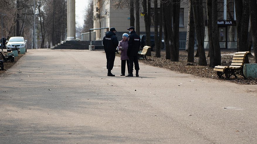 Главная картинка новости: Полицейские выявляют нарушителей самоизоляции в Кирове