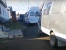 В минздраве объяснили очередь из машин ритуальных услуг у морга в Кирове