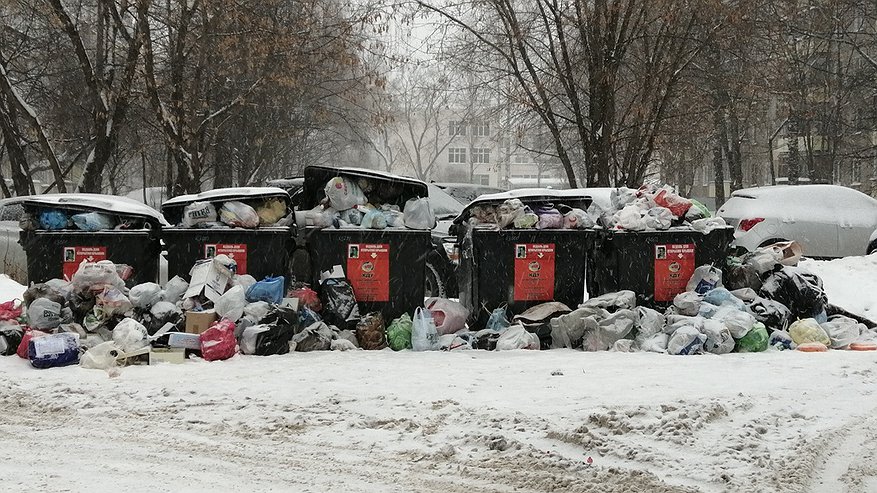 Главная картинка новости: Плохой вывоз мусора в Кирове свалили на технические проблемы