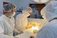 Кировские врачи провели сложнейшую операцию на позвоночнике пациенту с грудопоясничным сколиозом