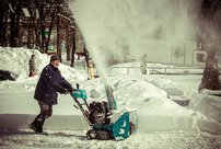 Какой снегоуборщик выбрать для уборки загородного дома?
