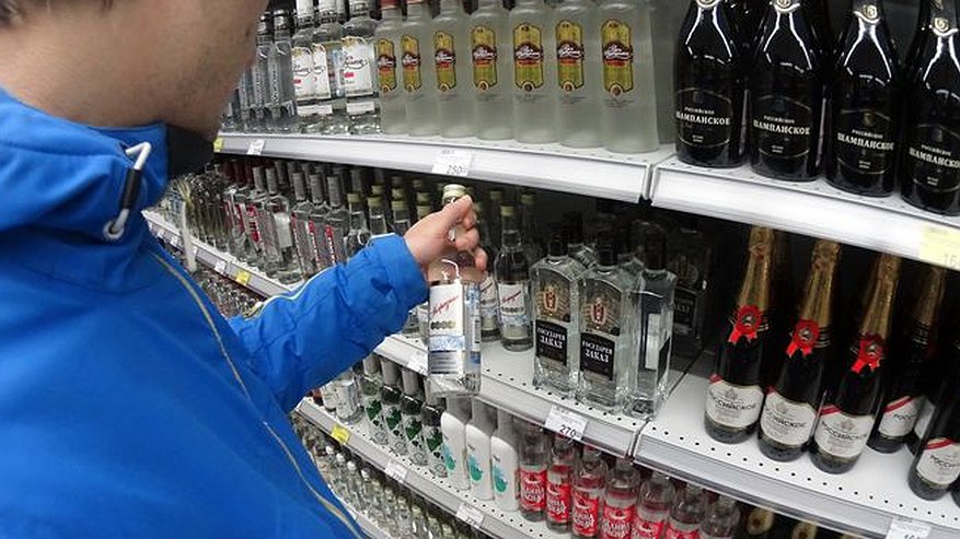 Главная картинка новости: Кировчанин оплатил продукты чужой картой и теперь сядет на восемь месяцев