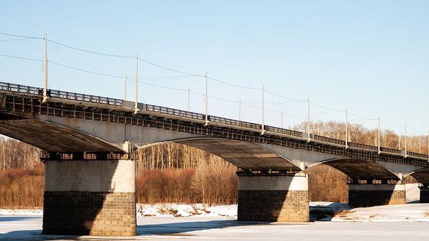 Главная картинка новости: С апреля на охрану мостов в Кирове выйдут охранники с оружием