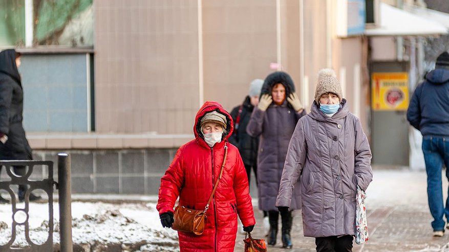 Главная картинка новости: Суточный прирост по заболевшим COVID-19 близится к 2000