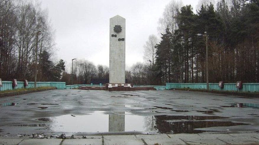 Главная картинка новости: Подготовка продолжается. В Кирове к 9 Мая отремонтируют памятник за 4 миллиона рублей