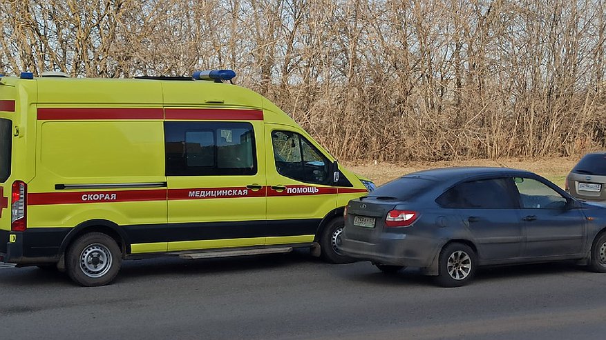 Главная картинка новости: В Кирове пострадавшим в массовой драке гостям бара потребовалась помощь медиков