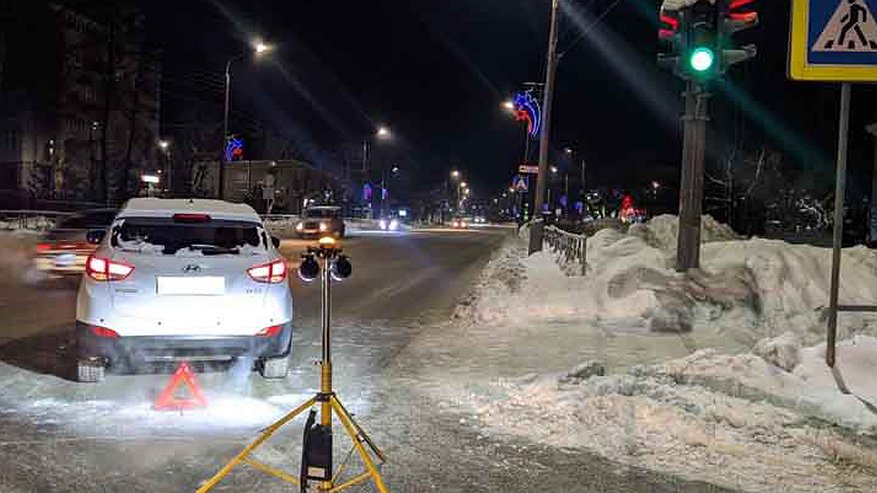 Главная картинка новости: Две кировчанки за сутки попали под колеса автомобилей