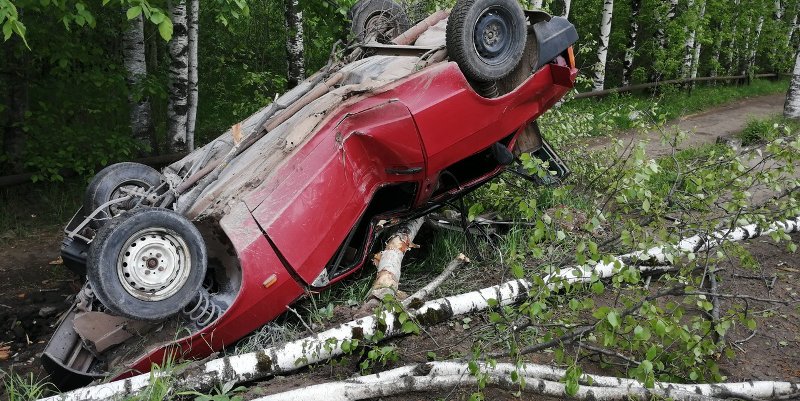 Перевернутая машина во сне