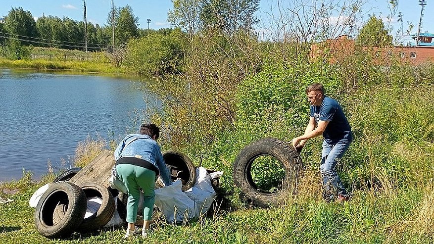 Главная картинка новости: Кировчане не стали ждать чиновников и сами очистили пруд от мусора