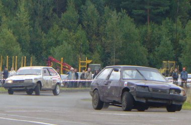 «Город Киров»:Автогонки. Полеты над оврагами