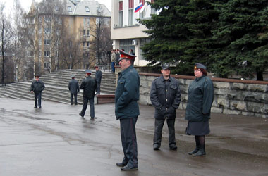 Автомобилисты Кирова «попрощались» с дорогами