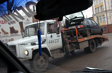 Автомобилисты Кирова «попрощались» с дорогами