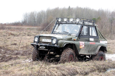 Верхом на УАЗе по рвам и грязи