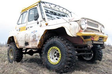 Верхом на УАЗе по рвам и грязи