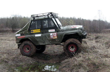 Верхом на УАЗе по рвам и грязи