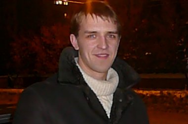 Город Киров:Осторожно! Снегурочка на обочине!