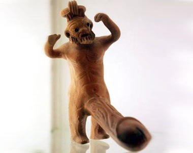 За прилавком секс-шопа