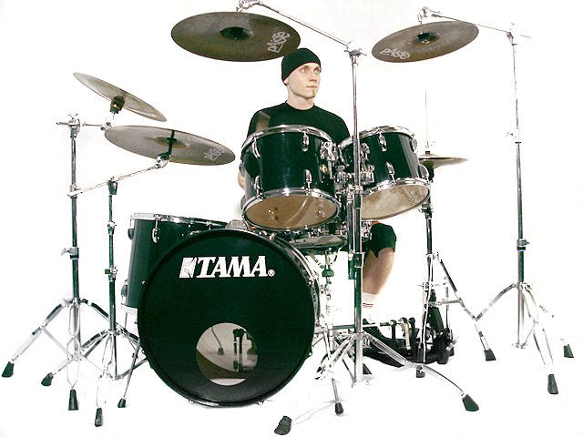 «Город Киров»:Ребята из кировской группы «Xe-NONE» сняли клип по принципу Do It Yourself