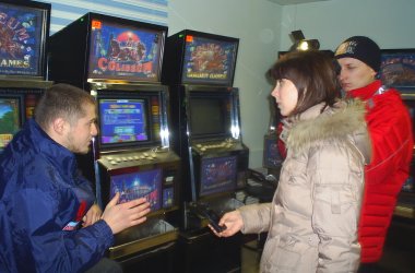 Город Киров:Молодые активисты закрыли «игорный дом»