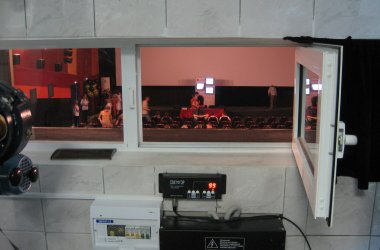 «Октябре» обещали показывать артхаус