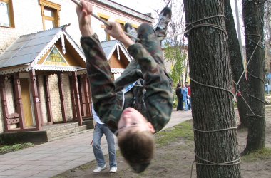 «Город Киров»:Дети с оружием в руках